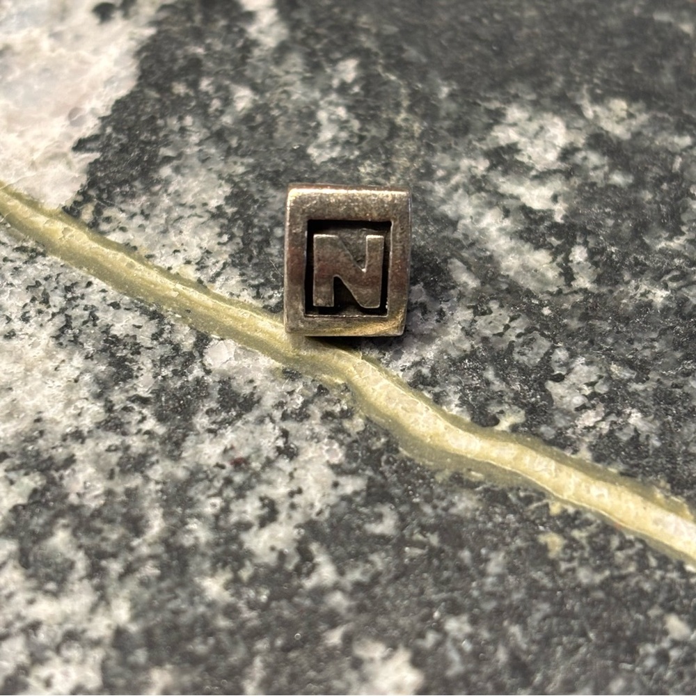 Authentic & Retired Pandora Moments Silver Initial 'N' Charm 925